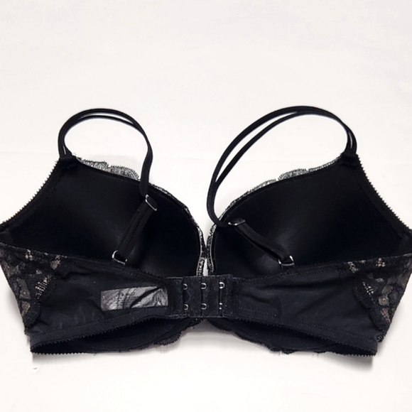 Victoria's Secret Pushup Bra - Picture 2 of 9